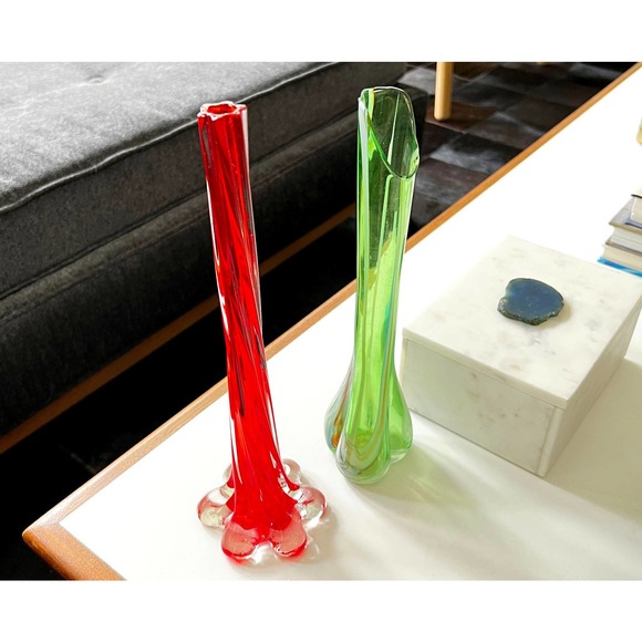 Vintage Italian Red Twist Stretch Bud Vase - Picture 8 of 8